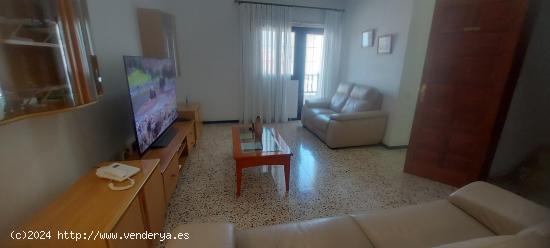 VENTA DE CASA UNIFAMILIAR DE 2 PLANTAS CON GARAJE, TERRAZA Y AZOTEA LISTA PARA VIVIR - LAS PALMAS