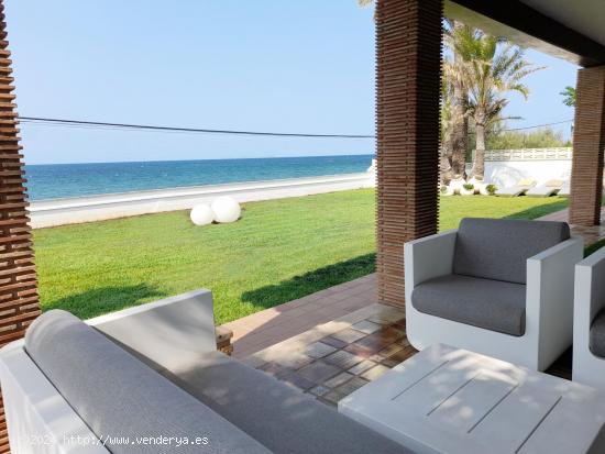 Moderna villa en primerísima línea de playa - ALICANTE