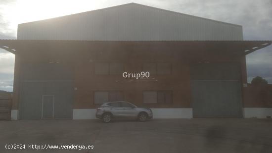 Nave industrial en venta situada en  Fraga, con dos cámaras frigoríficas. - HUESCA