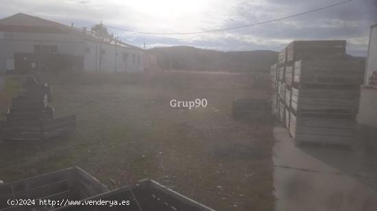 Nave industrial en venta situada en  Fraga, con dos cámaras frigoríficas. - HUESCA