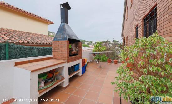 CASA A CUATRO VIENTOS CON VISTAS Y PISCINA EN PREMIA DE DALT - EL REMEI/CASTELL - BARCELONA