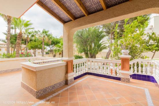 SEMI ADOSADO EN VENTA EN ZONA PRIVILEGIADA DE GUARDAMAR (EL MONCAYO) - ALICANTE