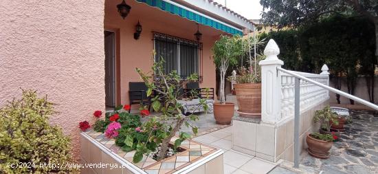 SE VENDE VILLA EN EL CARMOLÍ LOS URRUTIAS CON PARCELA Y PISCINA. - MURCIA