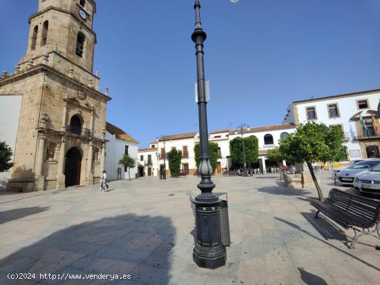 GRAN CASA EN LA PLAZA DE LA IGLESIA DE LOS BARRIOS¡¡ - CADIZ