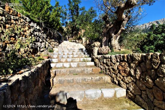 Villa de Lujo con Piscina y Vistas en Fornalutx - BALEARES