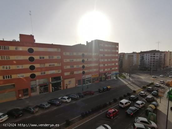 PISO AMUEBLADO EN EL CENTRO, MEJORADO ACTUALMENTE!!! - BADAJOZ