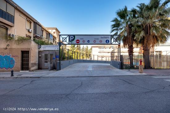 SE TRASPASA CONCESIÓN PLAZA DE PARKING EN EL CENTRO - GRANADA