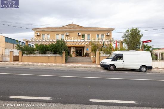 Hotel de 12 habitaciones y gran salón de fiestas en Moraleda de Zafayona - GRANADA