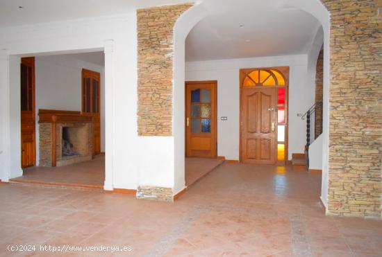 Estupenda casa con  285m2 de vivienda y 290m2 de patio - MURCIA