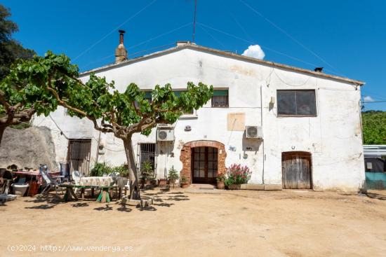  Masia casa pairal amb quadres de cavalls i restaurant - BARCELONA 