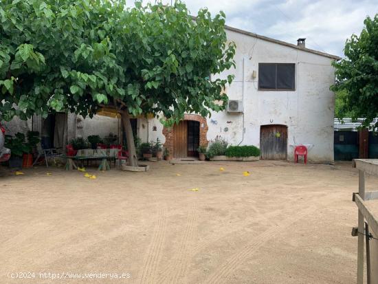 Masia casa pairal amb quadres de cavalls i restaurant - BARCELONA