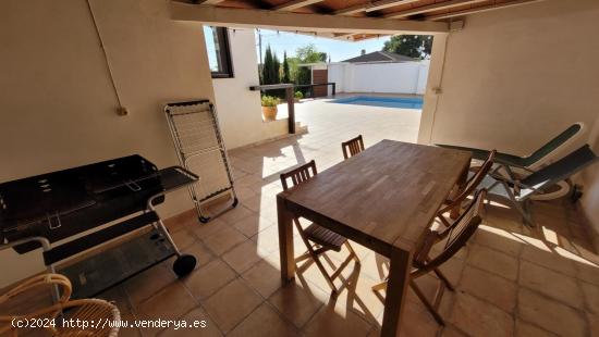 VILLA DE 4 DORMITORIOS COS PISCINA PRIVADA - ZONA PINAR DE CAMPOVERDE - - ALICANTE