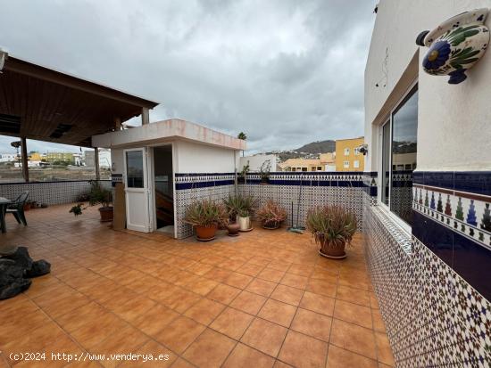 ¡Oportunidad! Edificio multifuncional de tres plantas en Arucas - LAS PALMAS