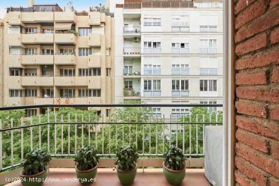 FANTASTICO PISO ALTO EN PLAZA BONANOVA - BARCELONA