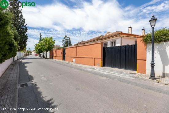  Lujo y Comodidad en Urbanización Los Chopos, Churriana de la Vega  - GRANADA