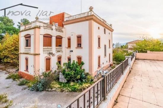 GRAN CASA CON TERRENO Y PISCINA - TARRAGONA