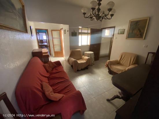 ¿Quieres vivir en una casa con muchas posibilidades? - ALMERIA