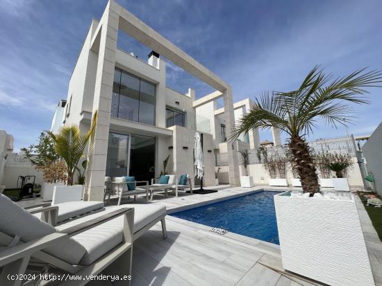 UNICA Y EXCLUSIVA VILLA DE LUJO, PALM BEACH III EN LOMAS DE CABO ROIG - ALICANTE