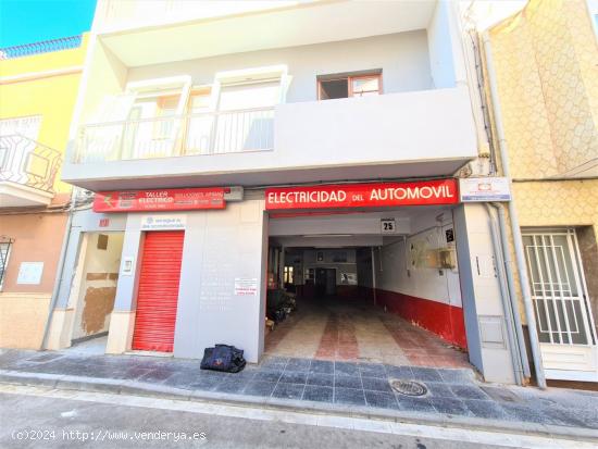  Se vende Local zona Av. Santa Isabel - ALMERIA 