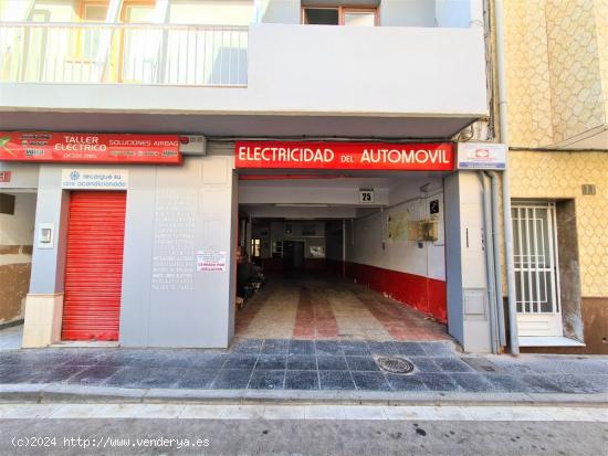 Se vende Local zona Av. Santa Isabel - ALMERIA