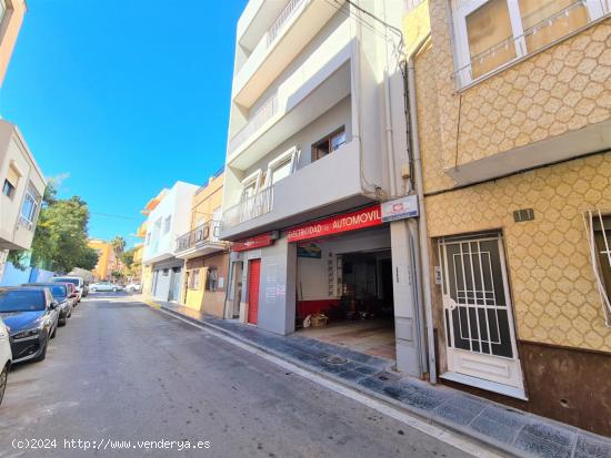 Se vende Local zona Av. Santa Isabel - ALMERIA