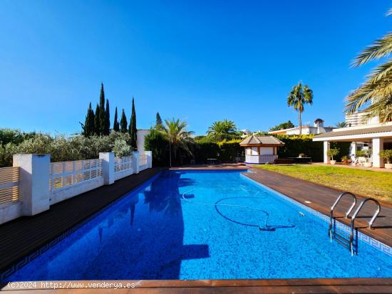 Se vende espectacular chalet en Aguadulce Sur - ALMERIA