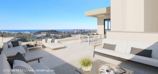 Ático con solárium y vistas al mar en venta en la zona de Guadalobon, Estepona. Málaga - MALAGA