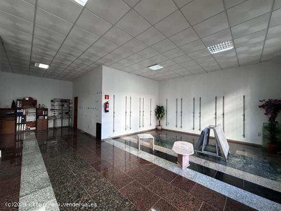 Local comercial en Gandia con muchas posibilidades de negocio - VALENCIA