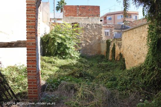 Solar Urbano en el corazón de Benisano, cerca del famoso castillo - VALENCIA