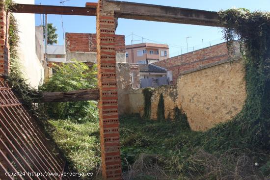 Solar Urbano en el corazón de Benisano, cerca del famoso castillo - VALENCIA