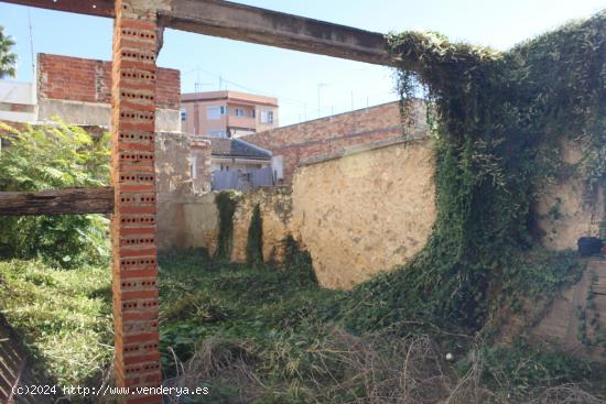 Solar Urbano en el corazón de Benisano, cerca del famoso castillo - VALENCIA