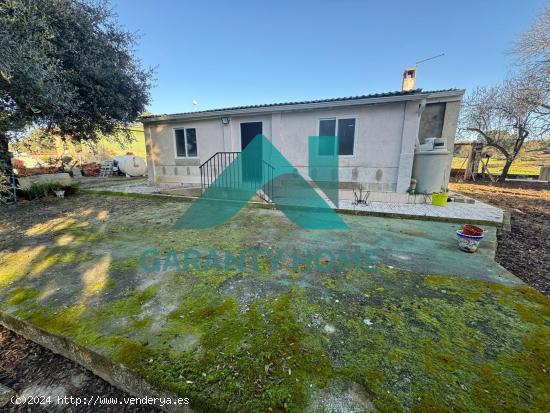 SE VENDE CASA DE CAMPO EN URBANIZACIÓN ZAMARRILLA - CACERES