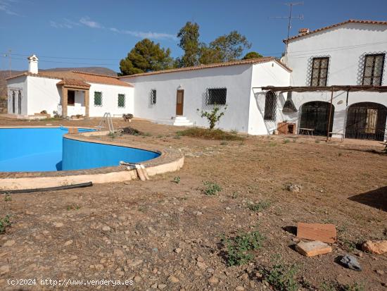 MAGNIFICA CASA CORTIJO CON PISCINA Y TERRENO EN VENTA EN ADRA - ALMERIA