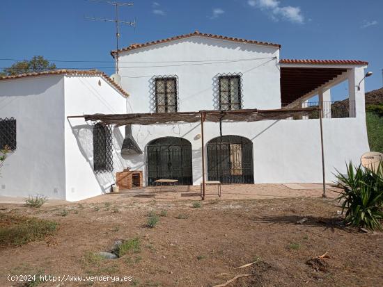 MAGNIFICA CASA CORTIJO CON PISCINA Y TERRENO EN VENTA EN ADRA - ALMERIA