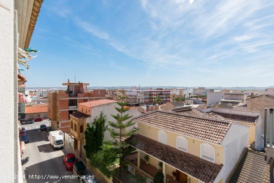 Amplio apartamento de 3 dormitorios en venta en Los Montesinos - ALICANTE