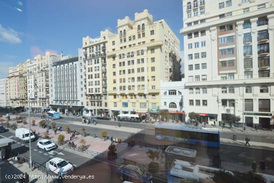 ¡Plaza de Garaje en venta en  Chamberí, Madrid! ¡Ubicación Ideal y Espaciosa! - MADRID