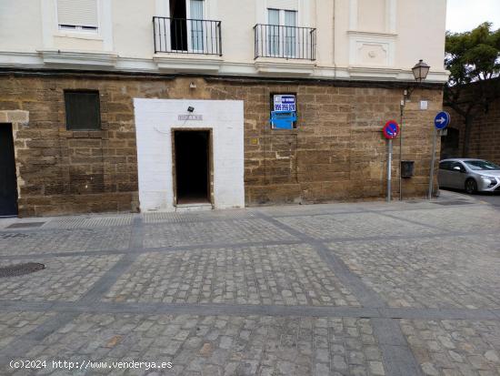 Local  en el casco historico de Cadiz  antiguo Restaurante - CADIZ