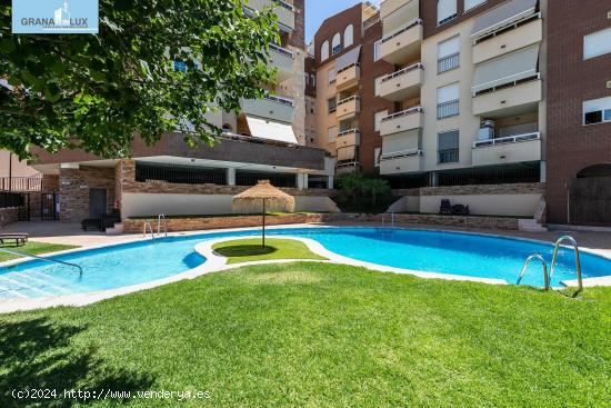 Precioso ático dúplex con 2 dormitorios, garaje y trastero en Granada. - GRANADA