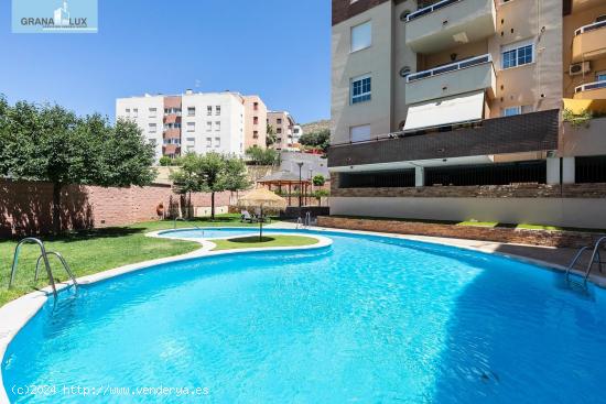 Precioso ático dúplex con 2 dormitorios, garaje y trastero en Granada. - GRANADA