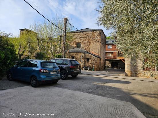 Casa solariega con terreno - LEON