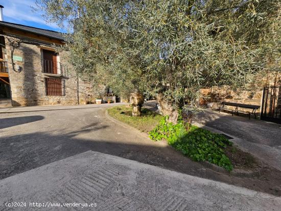 Casa solariega con terreno - LEON