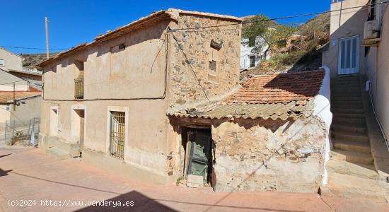 Casa con terreno, para reformar - MURCIA