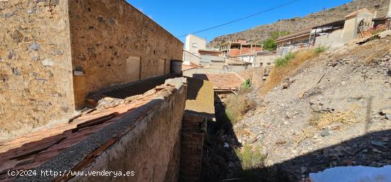 Casa con terreno, para reformar - MURCIA