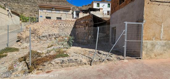 Casa con terreno, para reformar - MURCIA