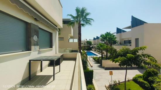 ÁTICO DÚPLEX EN MAR AZUL CON PISCINA, SOLÁRIUM, GARAJE Y CERCA DEL MAR - ALICANTE