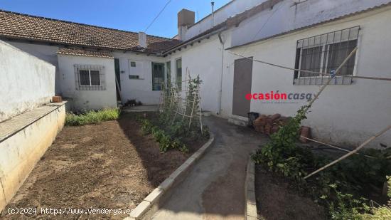  CASA CON COCHERA PARA REFORMAR - CORDOBA 