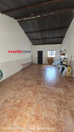 COCHERA CON PATIO Y TRASTERO A LA VENTA - CORDOBA