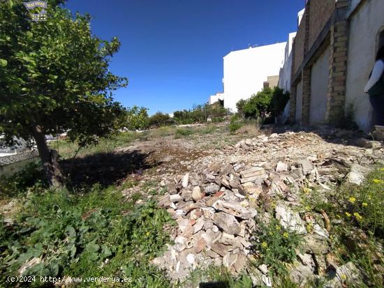 SE VENDE TERRENO URBANO CON GARAJE - CADIZ