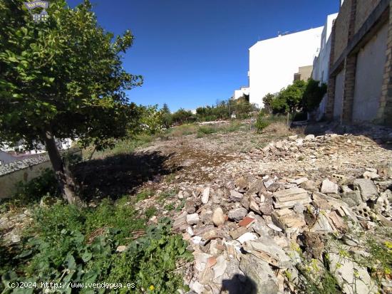 SE VENDE TERRENO URBANO CON GARAJE - CADIZ