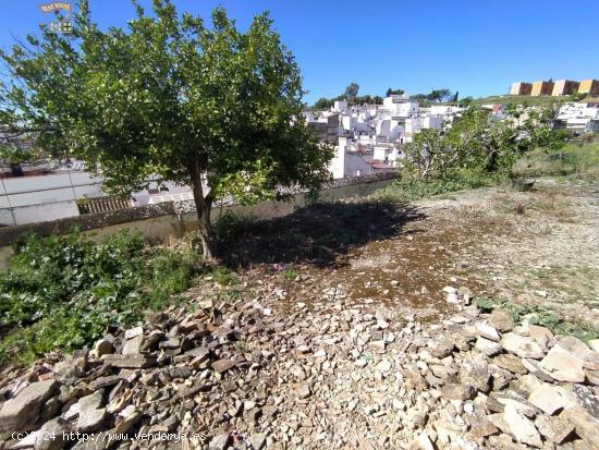 SE VENDE TERRENO URBANO CON GARAJE - CADIZ